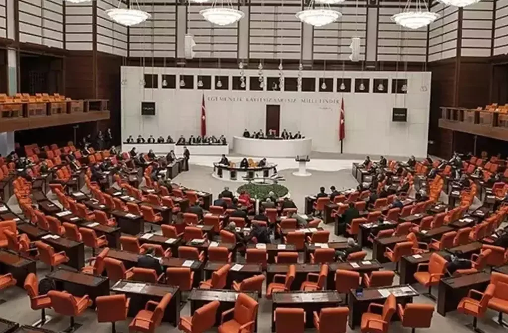 Kadınların Soyadı Düzenlemesi 9. Yargı Paketi’nden Çıkarıldı