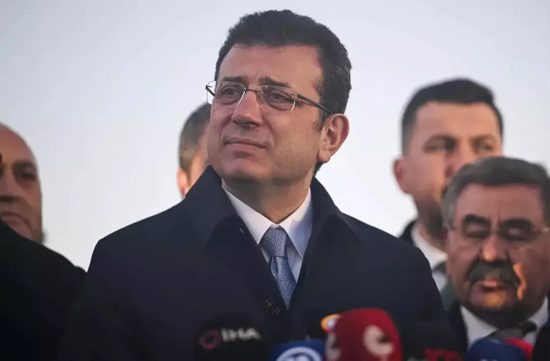 Ekrem İmamoğlu'nun Diploması İptal Edildi mi? YÖK İddiaları ve CHP'den Açıklama