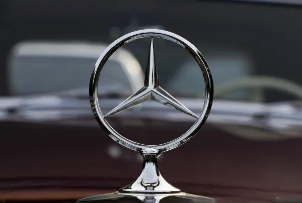 Mercedes-Benz, Elektrikli Araç Stratejisinde Rotayı Değiştiriyor: 2030 Hedefleri Yeniden Şekilleniyor