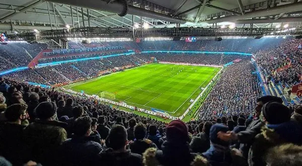 Trabzonspor ve Fenerbahçe Derbi Maçı: Seyirci Kısıtlaması ve Sonuçları
