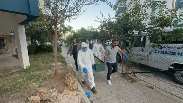 Antalya'da Üç Kardeş Evlerinde Ölü Bulundu: Kömür Dumanı ve Gizemli Notlar